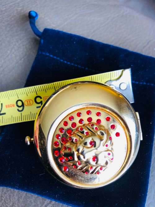 ESTEE LAUDER VINTAGE UNUSED LUCIDITY POWDER COMPACT IN THE ZODIAC LEO SIGN